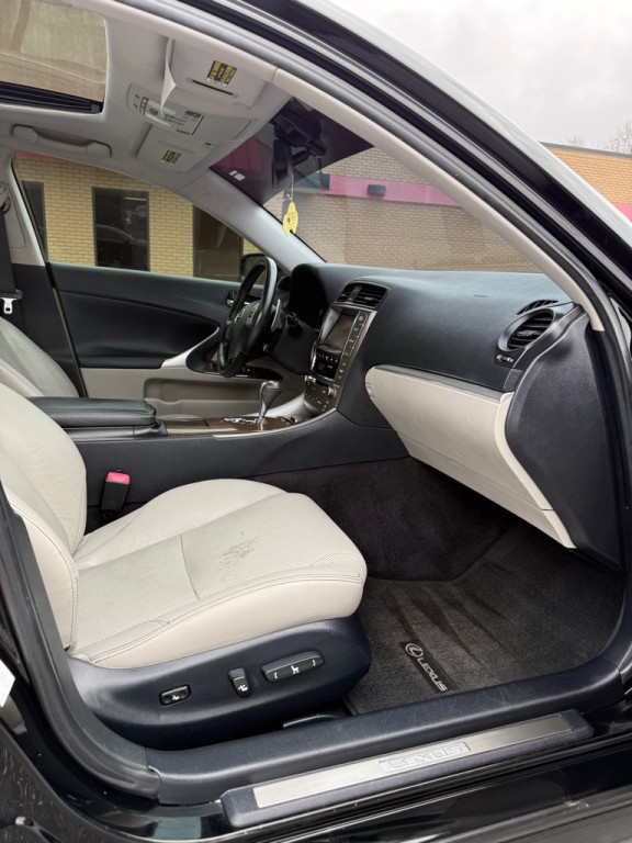 2011 Lexus IS Image 10