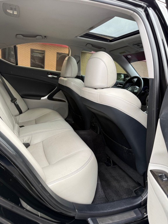2011 Lexus IS Image 13