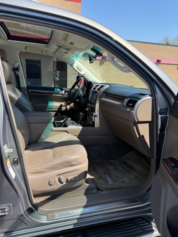 2010 Lexus GX Image 10