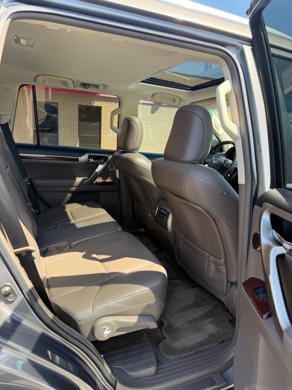 2010 Lexus GX Image 24