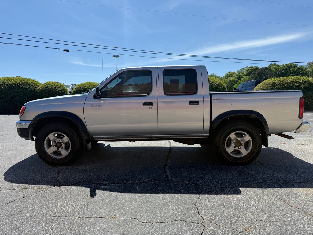 2000 Nissan Frontier Image 2