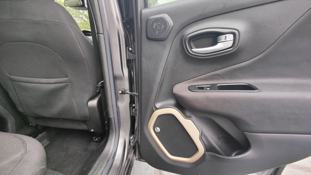 2016 Jeep Renegade Image 14