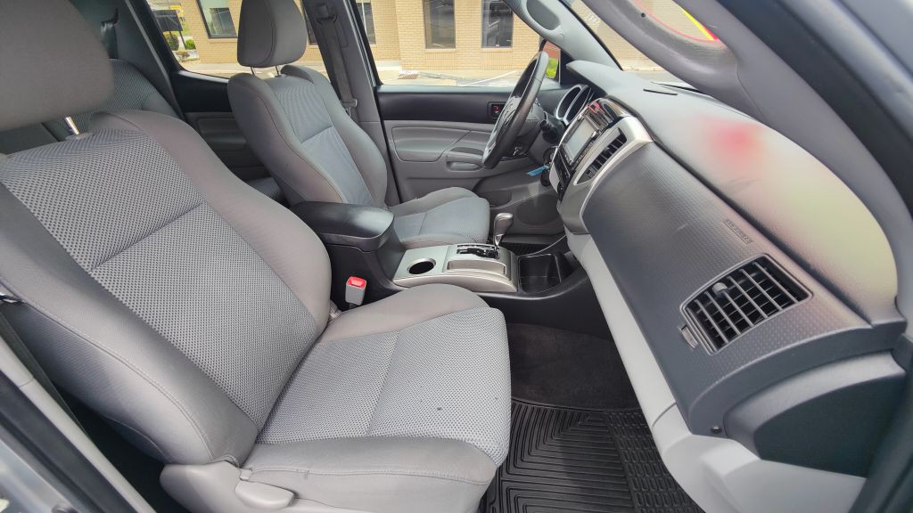 2014 Toyota Tacoma Image 16