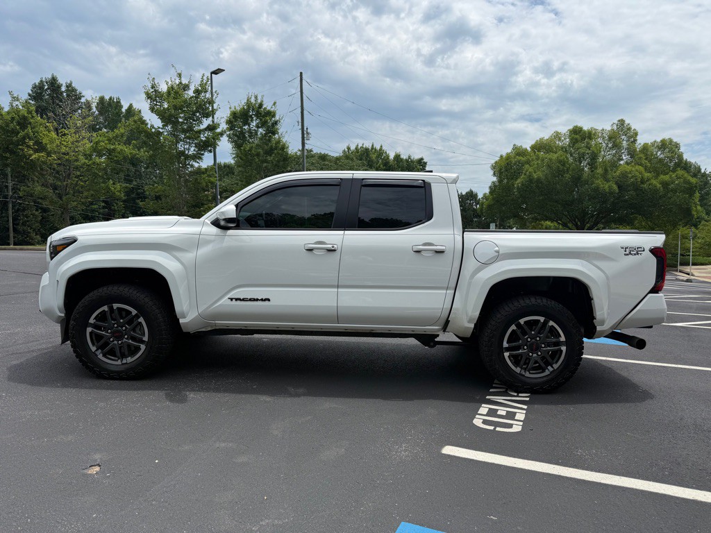 2024 Toyota Tacoma Image 2