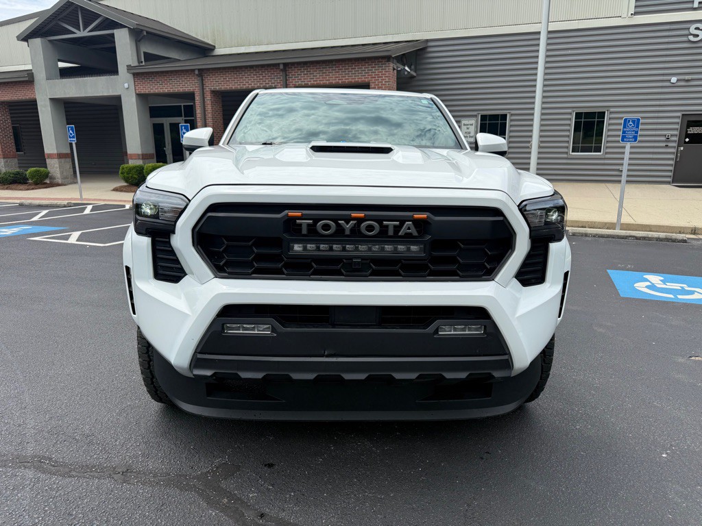 2024 Toyota Tacoma Image 8