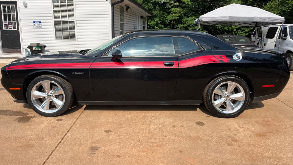 2015 Dodge Challenger Image 2