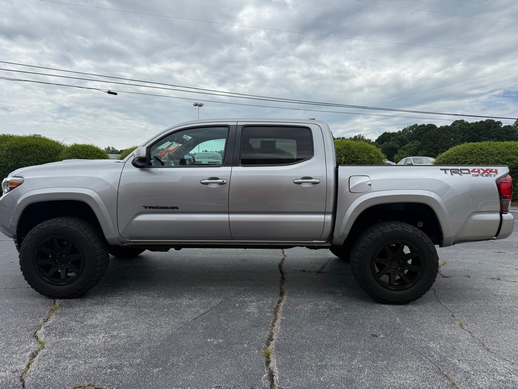 2019 Toyota Tacoma Image 2