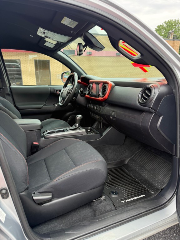 2019 Toyota Tacoma Image 10
