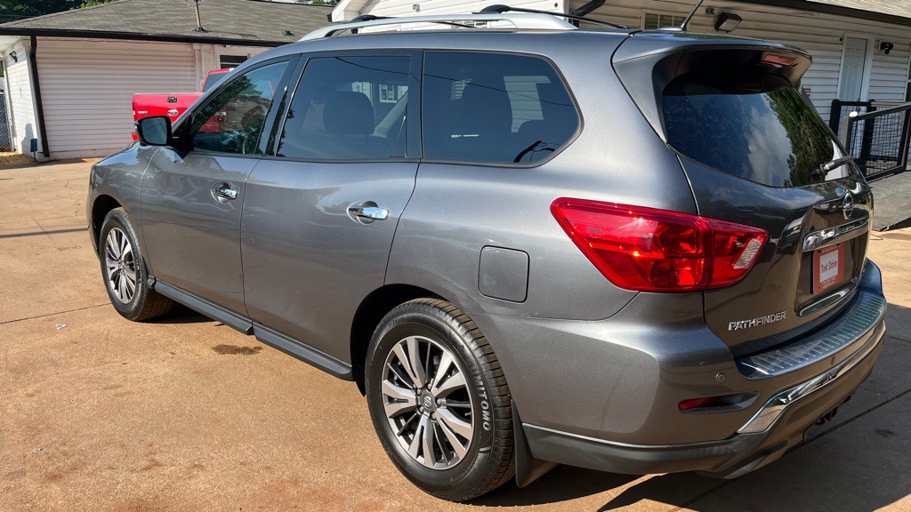 2017 Nissan Pathfinder Image 3