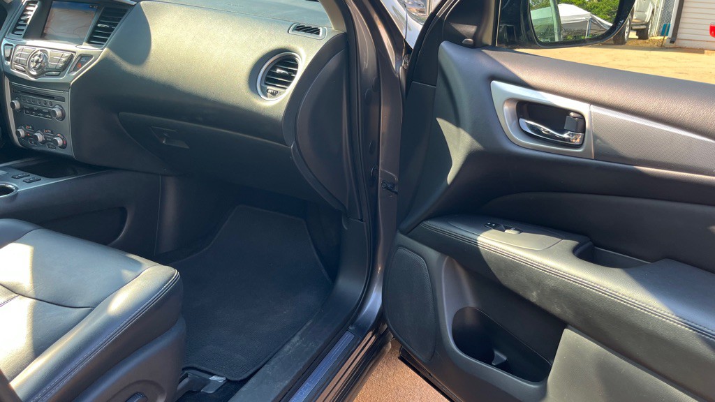 2017 Nissan Pathfinder Image 16