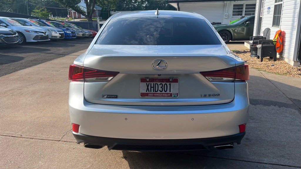 2019 Lexus IS Image 4