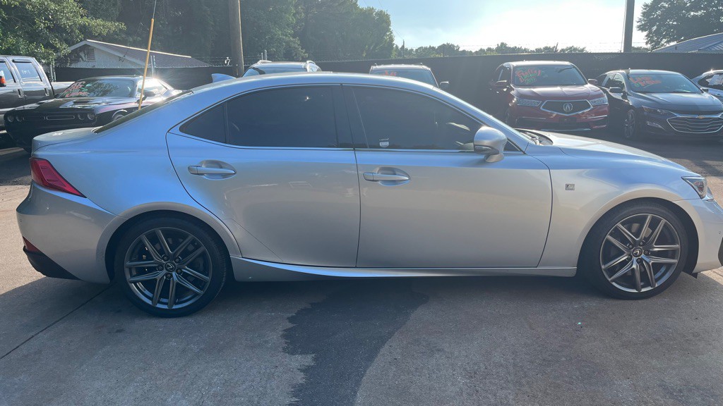 2019 Lexus IS Image 6