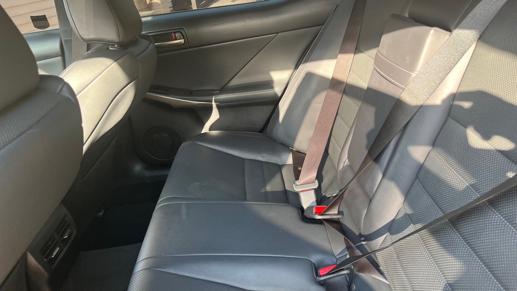 2019 Lexus IS Image 12