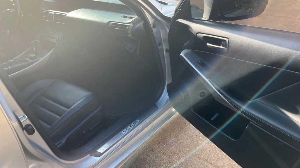 2019 Lexus IS Image 16