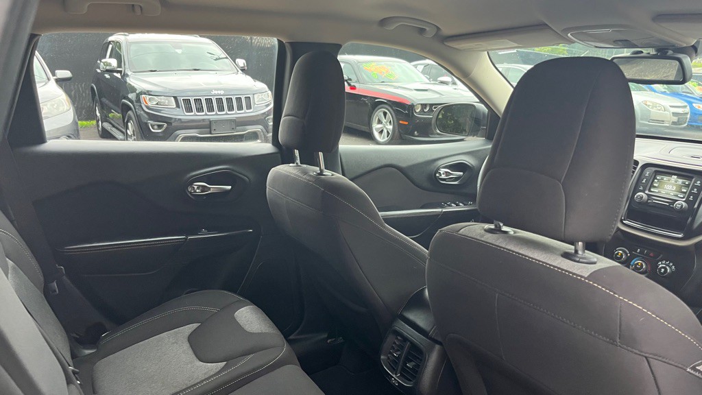 2016 Jeep Cherokee Image 13