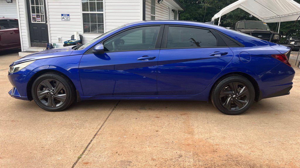 2022 Hyundai Elantra Image 2