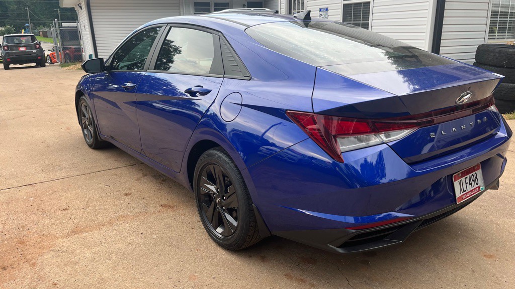 2022 Hyundai Elantra Image 3