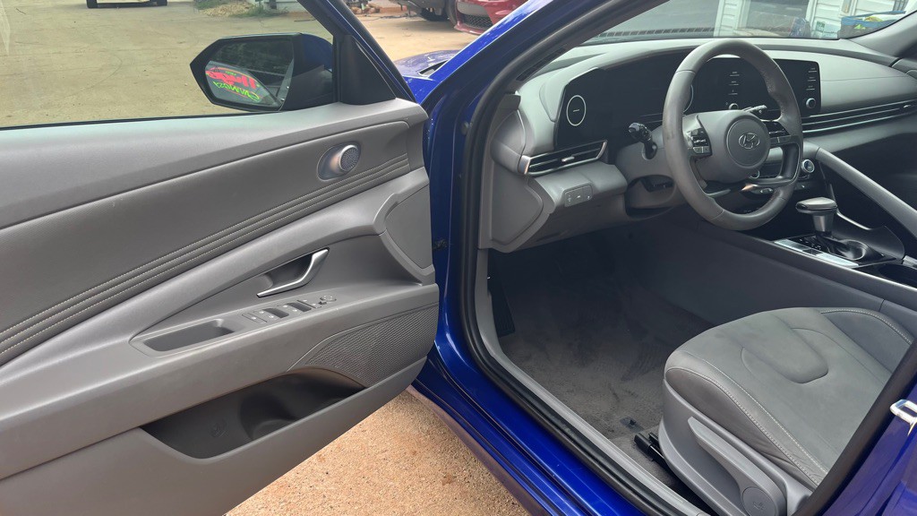 2022 Hyundai Elantra Image 9
