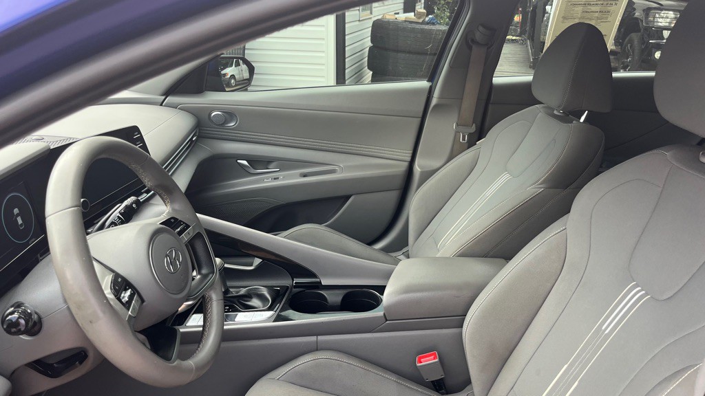 2022 Hyundai Elantra Image 11