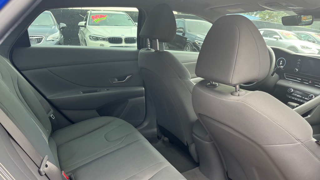 2022 Hyundai Elantra Image 13