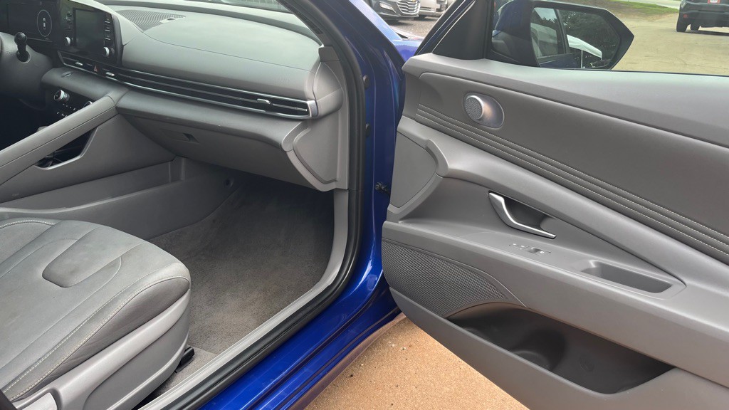2022 Hyundai Elantra Image 15