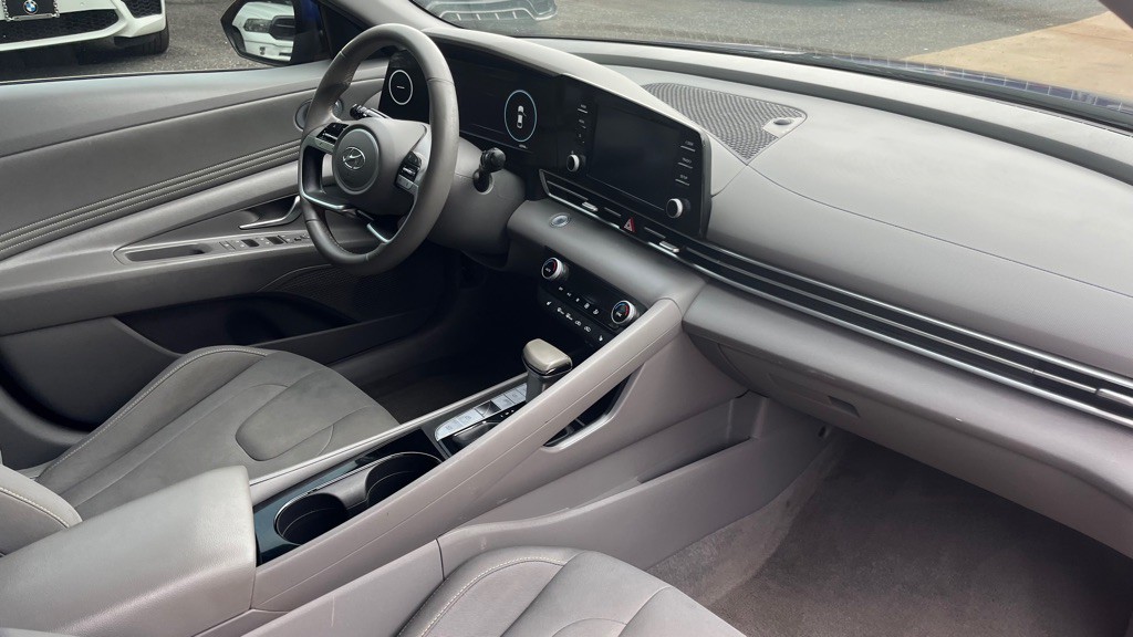 2022 Hyundai Elantra Image 16