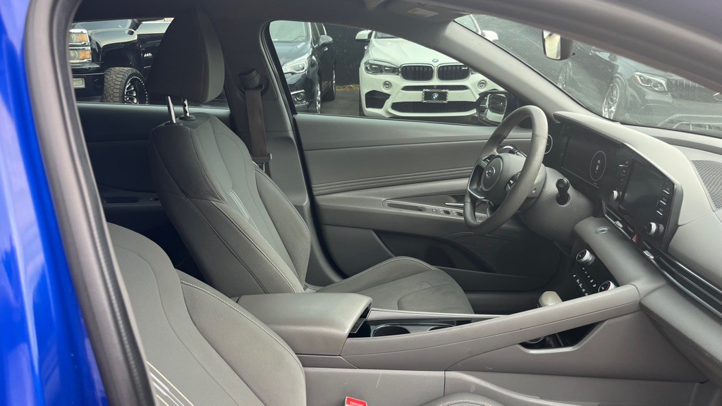 2022 Hyundai Elantra Image 17