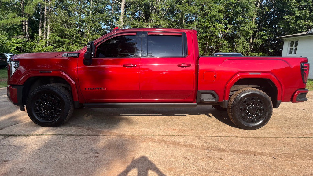 2024 GMC Sierra Image 2
