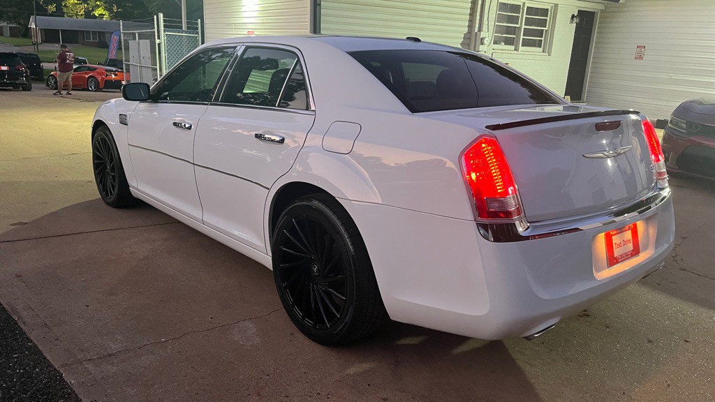 2014 Chrysler 300 Image 3
