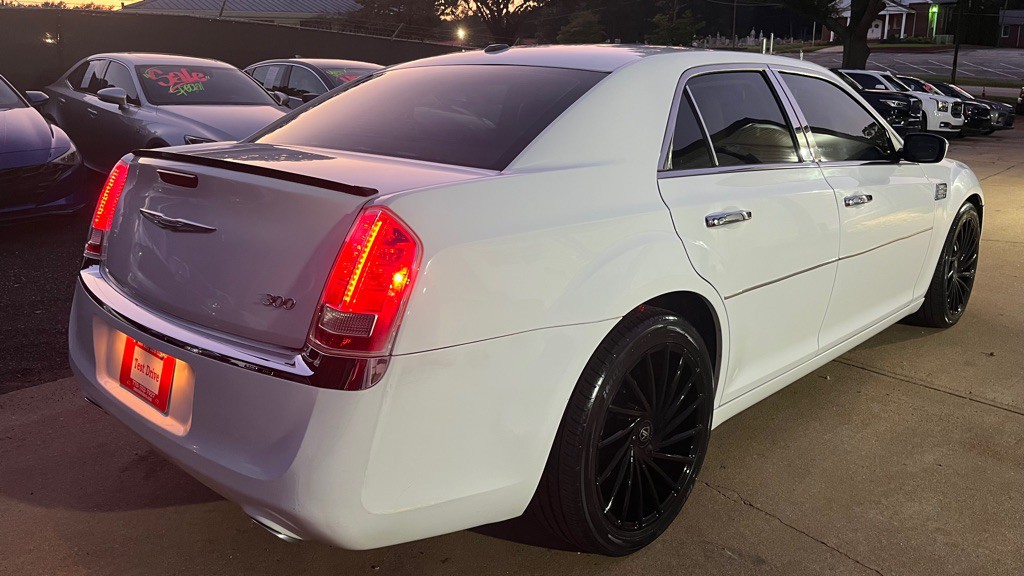 2014 Chrysler 300 Image 5