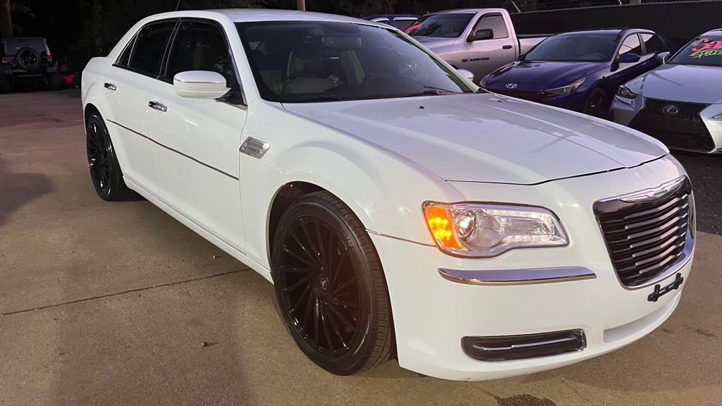 2014 Chrysler 300 Image 7