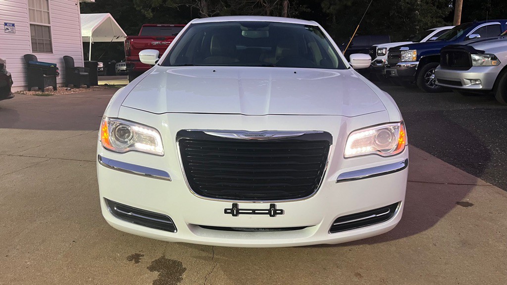 2014 Chrysler 300 Image 8