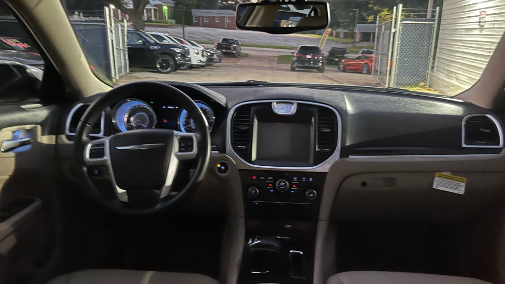 2014 Chrysler 300 Image 14