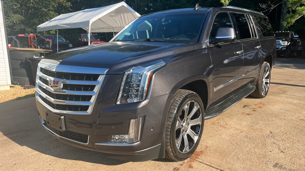 2017 Cadillac Escalade Image 1