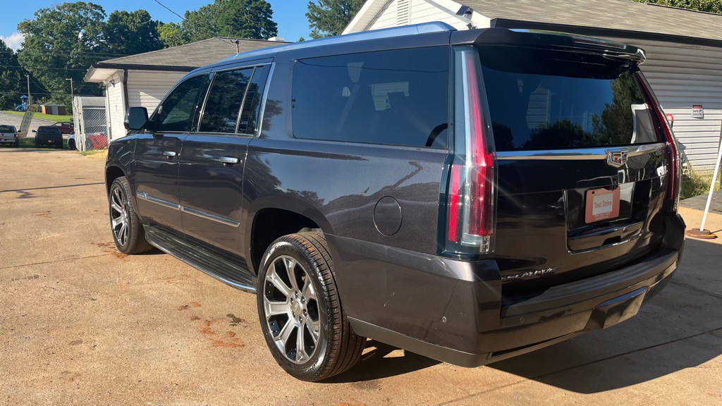 2017 Cadillac Escalade Image 3