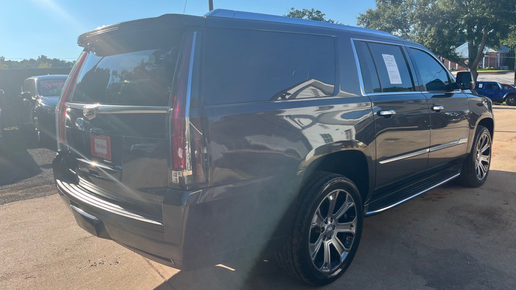 2017 Cadillac Escalade Image 5