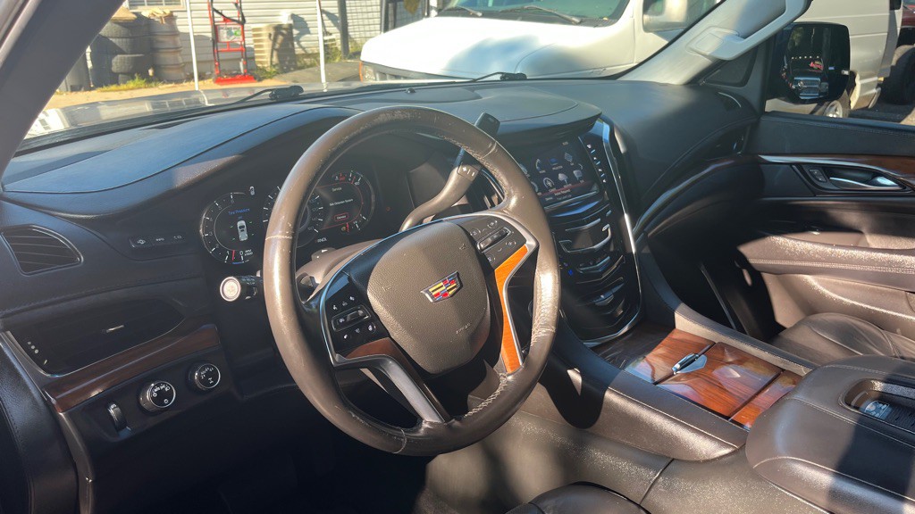 2017 Cadillac Escalade Image 9