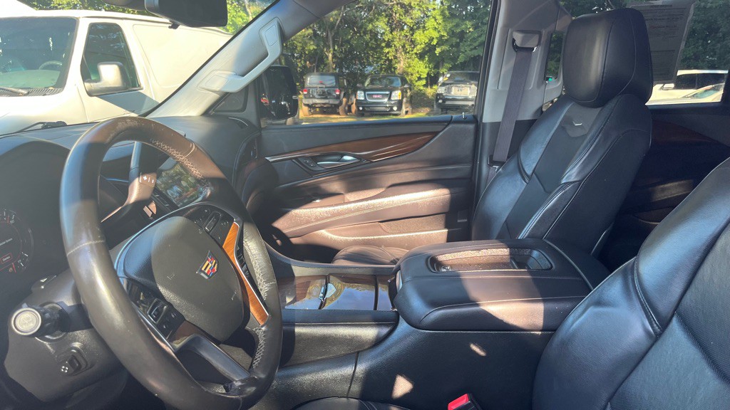 2017 Cadillac Escalade Image 10