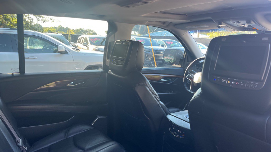 2017 Cadillac Escalade Image 12