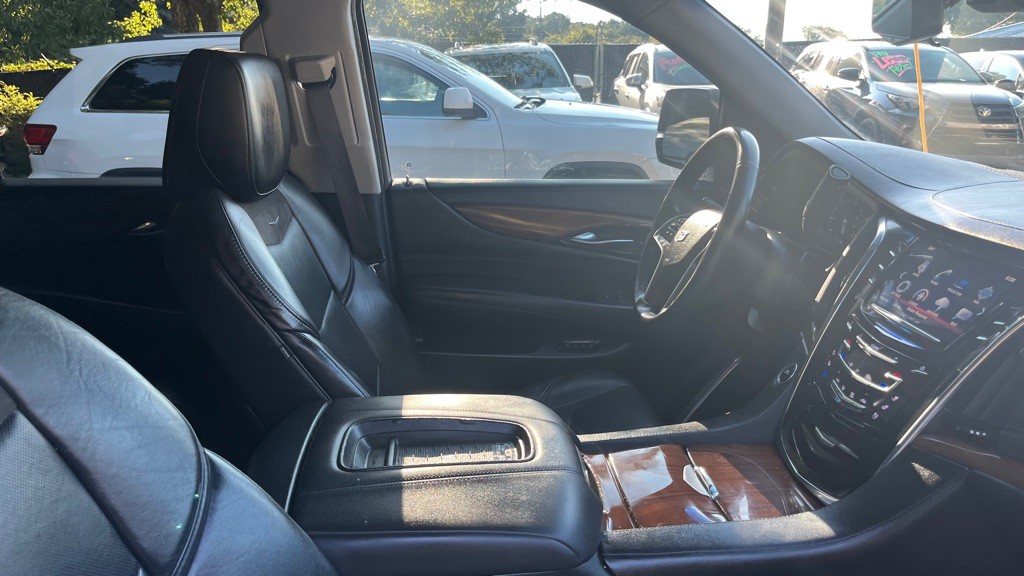2017 Cadillac Escalade Image 16