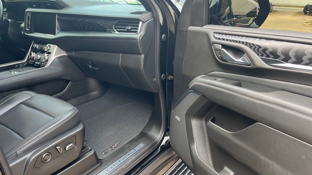 2023 GMC Yukon Image 15