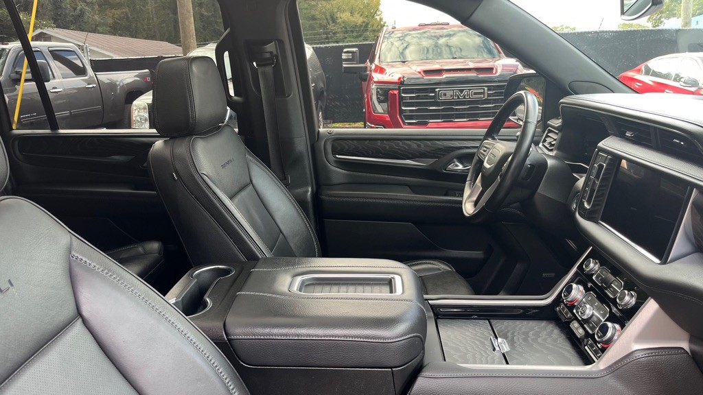 2023 GMC Yukon Image 17