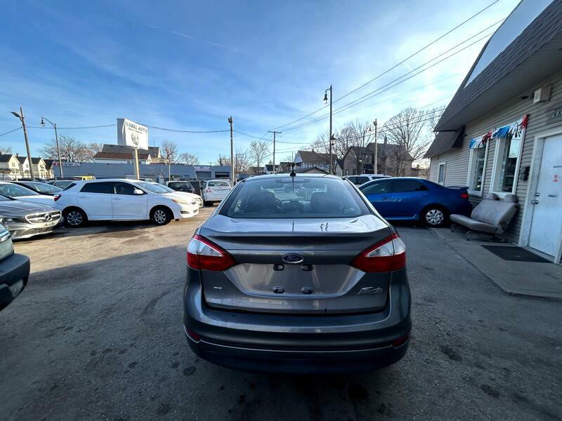 2014 Ford Fiesta Image 9