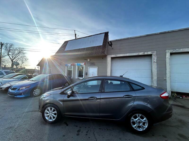 2014 Ford Fiesta Image 11