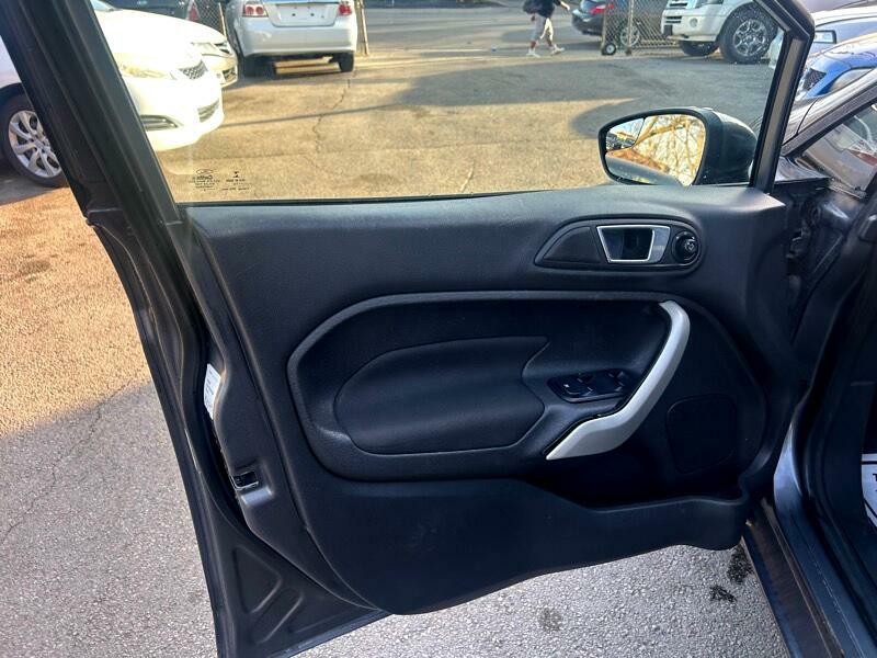 2014 Ford Fiesta Image 12