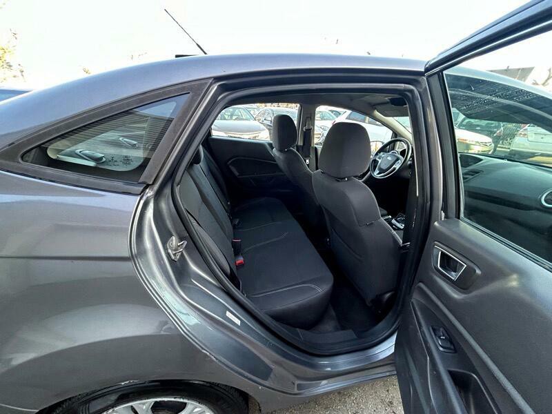 2014 Ford Fiesta Image 19