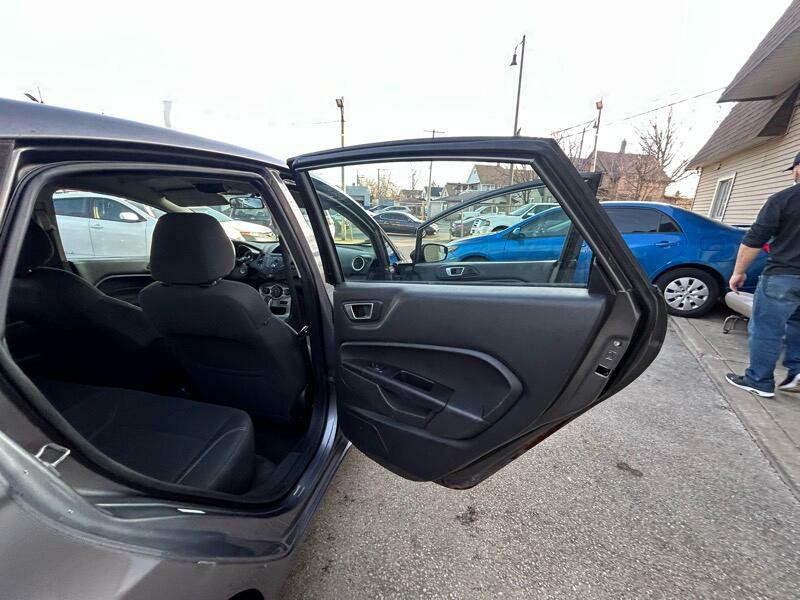 2014 Ford Fiesta Image 21
