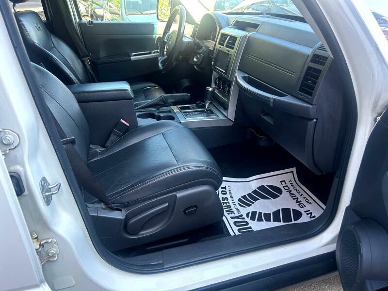 2010 Jeep Liberty Image 11