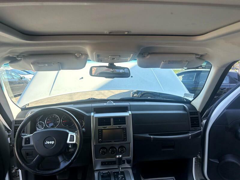 2010 Jeep Liberty Image 13