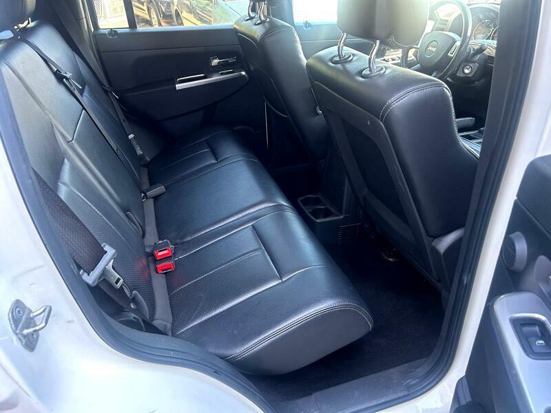 2010 Jeep Liberty Image 15